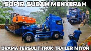 Drama Tersulit Truk Trailer Miyor Muatan Excavator Sopir Dibikin Menyerah di Sitinjau Lauik