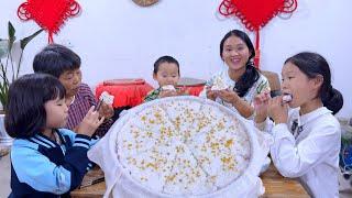 Eat Chongyang Cake on the Double Ninth Festival on September 9th. May all the elderly  healthy