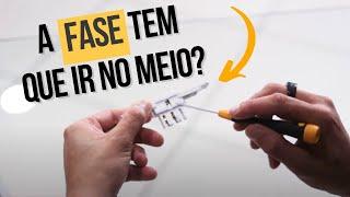 A fase tem que ir obrigatoriamente no meio do interruptor?