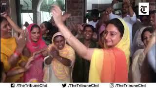 Harsimrat Badal celebrates her win in Bathinda by performing giddha