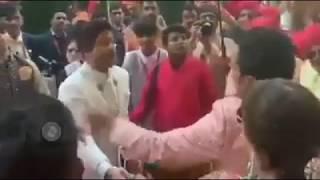 watch Akash Ambani pushed Shahrukh Khan & asked him to Move aside