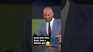 David Ortiz gives Derek Jeter a SPECIAL gift  #MLBonFOX #LondonSeries #DerekJeter