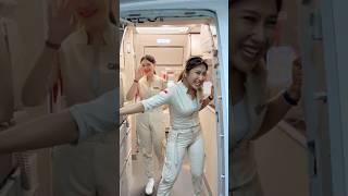 Pramugari Cantik Super Air Jet Tutup Pintu Pe ... #pramugarisuperairjet #cantik #airhostess