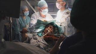 Violinist plays during her own brain surgery