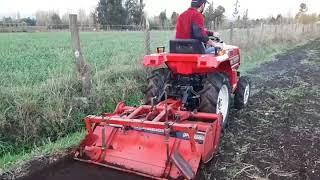 Mini tractor mt14 - Pasando cultivador
