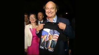 Французский сенатор в Kpымy купил и надел футболку с надписью Обама ты чмо