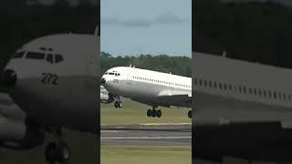 mighty Boeing 707 landing