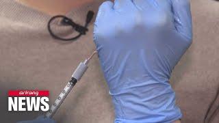 Intravenous needle that softens on insertion to prevent reuse of syringe needles