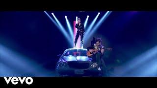 Mark Ronson - Nothing Breaks Like a Heart Live on Graham Norton ft. Miley Cyrus