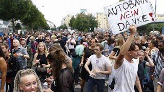 Mit Mucke und flotten Sprüchen Club-Szene protestiert gegen Weiterbau der A100