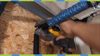 Wasserleitungen und Abflussrohr Installation Badezimmer Geberit spülkasten und Mepla