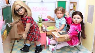Doll friends are back to school and explore the classroom Play Dolls story