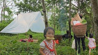 Run away from the bamboo house. Nhungs ex-mother-in-law forced Quyen and her daughter to leave