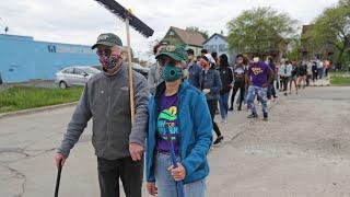 Hundreds of volunteers joined to clean up Milwaukees Harambee neighborhood