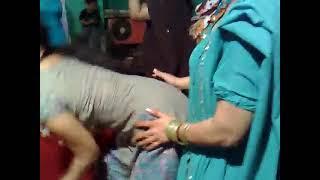 Hot indian desi muslim bhabhi dancing on om shanti om song #omshantiom #sharukhkhan #hotdance