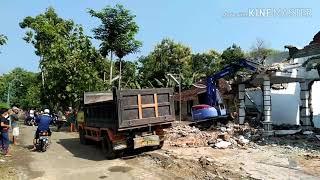 Ponorogo lagi akibat suami selingkuh rumah di buldoser istri