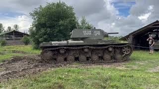 KV-1 driving. V12 Diesel sound.