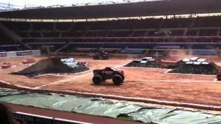 Monster Mutt Rottweiler versus E-Maxx