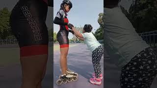 Main Sepatu Roda Bersama Kakak  Rolling Skates With My Sister  Sepatu Roda  Inline Skate