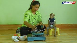 Master Chef  Adorable Kako Sit Looking Mom Stir Fry Eggs With Rice