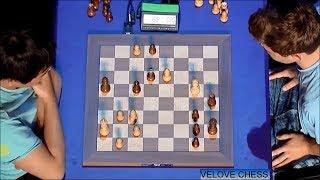 AMAZING QUEEN SACRIFICE TACTICAL WESLEY SO VS MAGNUS CARLSEN - BLITZ CHESS 2016