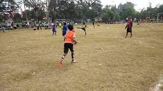 Serunya Sepak Bola Antar Sekolah