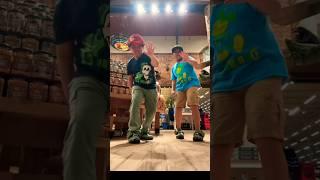 Guess where #viral #dance #twining #foryou #twinning #viraldance #shorts