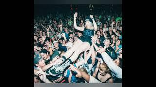 sexy girls crowd surfing photos