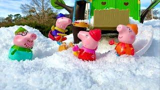 Snow Day - Peppa Pig Toys Pretend Play