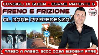 FRENO E FRIZIONE COSA FARE ALL’ESAME DI GUIDA PRIMA DI UNA ROTATORIA O DI UN DARE PRECEDENZA