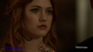 Shadowhunters 2x08  Magnus finds out that Clary owns pure angel blood. Clary and Simon kiss