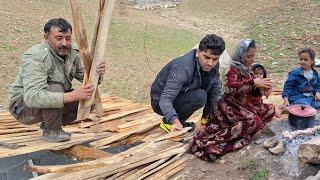 Akbar came to help Batoul and Marjan building the roof of the shelter