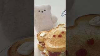 Making Teddy Bear Sandwich