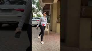 Bebo Gorgeous Kareena Kapoor Khan Spotted at Bandra  Varinder Chawla