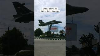 Ikon Pesawat & Tank Di Exit Tol MADIUN