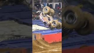 Son-Uva Digger BACKFLIP #monsterjam #monstertrucks #motorsport #fullsend #wheelie #backflip #shorts