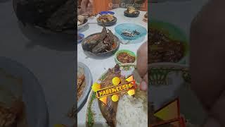 Om Gembul makan bebek lagi. Bebek goreng rekomendasi teman di Surabaya. Gimana kalau yang ini ya?