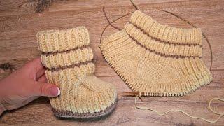 Пинетки – сапожки «Капучино» спицами  Baby booties “Cappuccino knitting patern