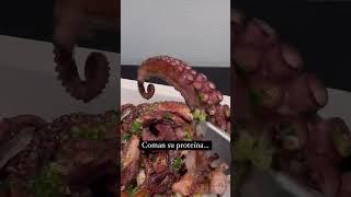 #nayibbukele comiendo sus proteinas  PULPO PULPITO delicias del mar