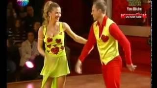 Ivana Sert dances with her yellow dress