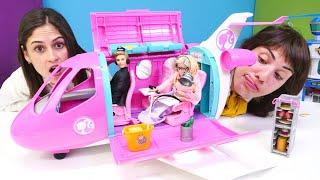 Ayşe ve Ümit ile Pink Hava Yolları videosu. Barbie teyzenin uçakta turşu suyu dökülüyor