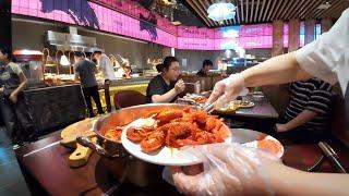 Its really great to take my wife to the 88 yuan buffet and eat oysters and lobsters without limit.