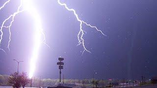 Close lightning strike at 6000 fps during tornado warnings in the St. Louis area