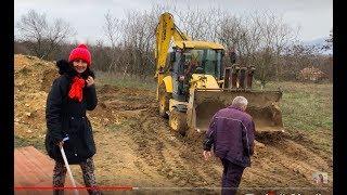 Backhoe Bulldozer work in Tsetsis Wood House Property. Pekerjaan Konstruksi Tanah Rumah Kayu