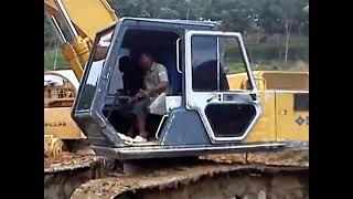 Evakuasi Excavator Hitachi masuk kolam di gunung