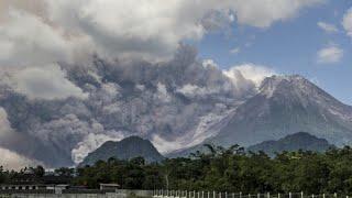 Kilometerhohe Aschewolken Gefährlicher Vulkan „Merapi“ bricht aus