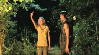 The Walking Dead - Beth and Daryl light up the house