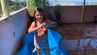 TOMANDO BANHO DE  PISCINA COM MEU PAI 