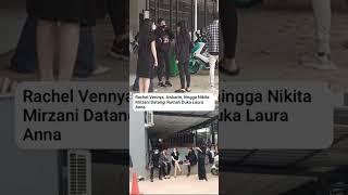 Moment aukarin datangi pemakaman Laura