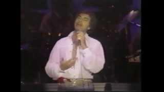 Engelbert Humperdinck LIVE in concert at the MGM Grand 1979.